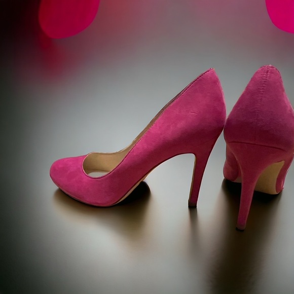 Barbie core , Marc Fisher Dapple Dark Pink Suede stiletto pump - Picture 3 of 6